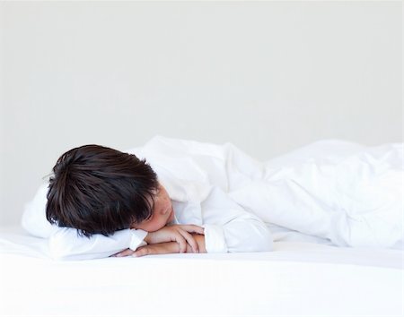 Kid sleeping in a white bed Stock Photo - Budget Royalty-Free & Subscription, Code: 400-05137241