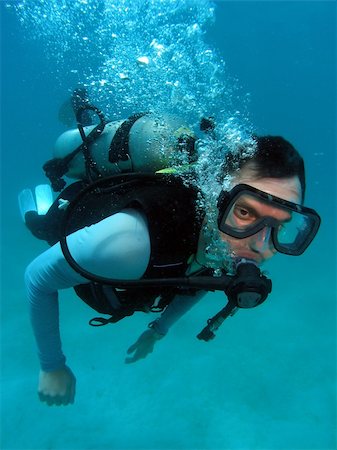 Man Scuba Diving in Great Barrier Reef Stock Photo - Budget Royalty-Free & Subscription, Code: 400-05139041