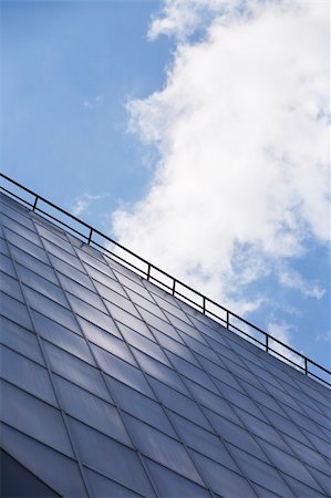 simsearch:400-04671558,k - Reflection of the sky in windows of an office building. Foto de stock - Super Valor sin royalties y Suscripción, Código: 400-05139276
