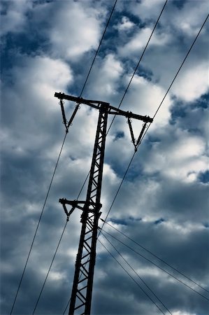 High-voltage electric pylon on a power pole and a dramatic cloudy sky Photographie de stock - Aubaine LD & Abonnement, Code: 400-05130415