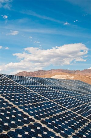 solar panel usa - solar panel with blue sky, clouds, and mountains in the background Stock Photo - Budget Royalty-Free & Subscription, Code: 400-05149455