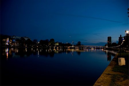 simsearch:400-04564562,k - nightshot of frankfurt city including bridges and scyscrapers Stock Photo - Budget Royalty-Free & Subscription, Code: 400-05149580