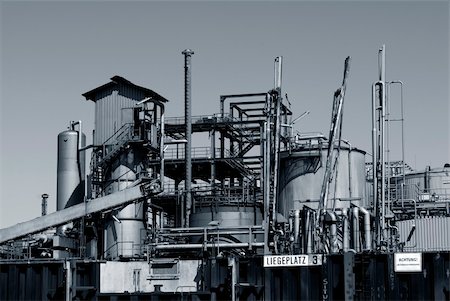 simsearch:400-05908531,k - Oil refinery from harbor in Hamburg, Germany. Stock Photo - Budget Royalty-Free & Subscription, Code: 400-05140728