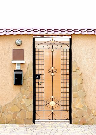 Cottage fasade door. mailbox and ring. isolated Photographie de stock - Aubaine LD & Abonnement, Code: 400-05143695