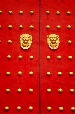 Typical Chinese door in a Temple in Taiwan. Foto de stock - Super Valor sin royalties y Suscripción, Código: 400-05158716