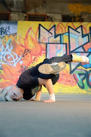Young woman breakdancing Stock Photo - Budget Royalty-Free & Subscription, Code: 400-05158755