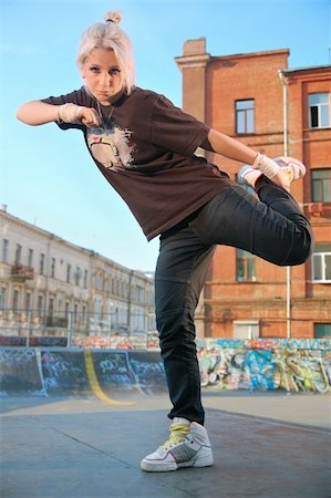 Young woman breakdancing Stock Photo - Budget Royalty-Free & Subscription, Code: 400-05158761