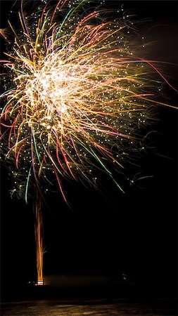 simsearch:400-04882938,k - colorful fireworks display with reflection in water Stock Photo - Budget Royalty-Free & Subscription, Code: 400-05159329
