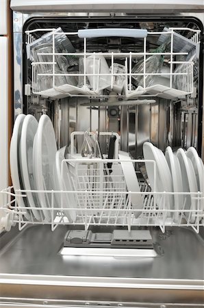 dishwasher - View into a dishwasher Foto de stock - Super Valor sin royalties y Suscripción, Código: 400-05166413