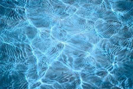 simsearch:400-04058760,k - Abstract blue background formed by a sunlight on a water surface Photographie de stock - Aubaine LD & Abonnement, Code: 400-05169601