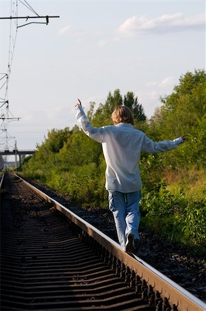 simsearch:400-05064616,k - Young beautiful woman walking on a railroad track Photographie de stock - Aubaine LD & Abonnement, Code: 400-05161666