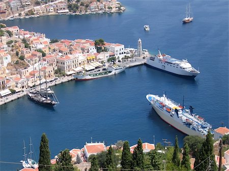 simsearch:400-04793526,k - Aerial veiw on the vessels in the harbor of the Greek city Stock Photo - Budget Royalty-Free & Subscription, Code: 400-05179548
