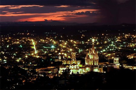 The historic Mexican city of San Miguel de Allende with the La Parroquia (Church of St. Michhael the Archangel) in foreground. Stock Photo - Budget Royalty-Free & Subscription, Code: 400-05173520