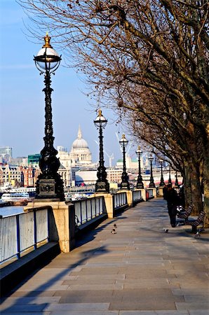 View of St. Paul's Cathedral from South Bank of Thames river in London Stock Photo - Budget Royalty-Free & Subscription, Code: 400-05187284