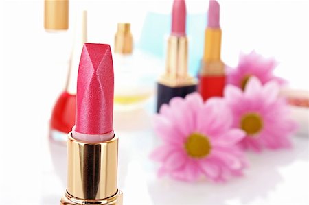 simsearch:400-05708035,k - New lipstick on cosmetics and flower  background Stock Photo - Budget Royalty-Free & Subscription, Code: 400-05199792