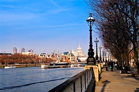 View of St. Paul's Cathedral from South Bank of Thames river in London Stock Photo - Budget Royalty-Free & Subscription, Code: 400-05193835