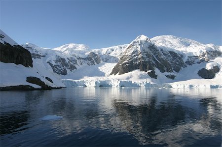 simsearch:400-04747906,k - Beautiful landscape in Antartica in morning light. Some snow covered mountains. Stock Photo - Budget Royalty-Free & Subscription, Code: 400-05203607