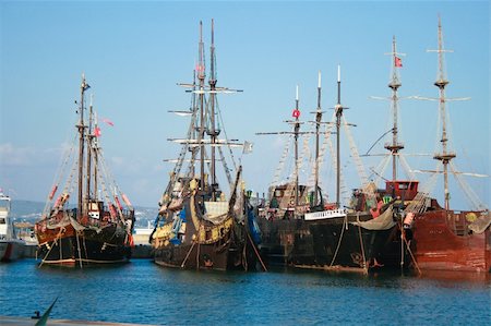 simsearch:400-04793526,k - Pirate ships docked in harbor on sunny day Stock Photo - Budget Royalty-Free & Subscription, Code: 400-05216403
