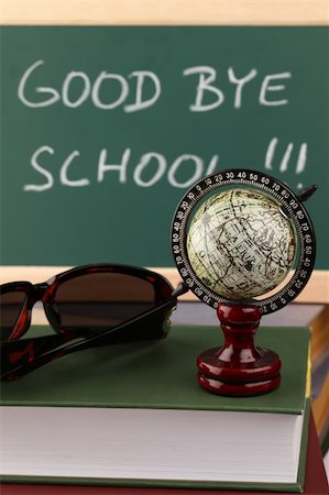 summer text message - Globe and sunglasses on a pile of books and a chalkboard in background with text: Good bye school Foto de stock - Super Valor sin royalties y Suscripción, Código: 400-05216829
