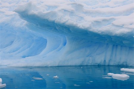 simsearch:400-04747906,k - Iceberg and azure water in Antarctica Stock Photo - Budget Royalty-Free & Subscription, Code: 400-05211153