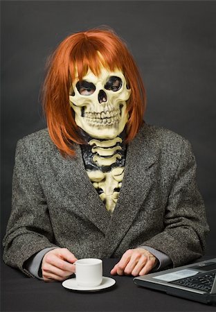 simsearch:400-04275576,k - Horrible man - a skeleton with red hair drinking coffee on dark background Photographie de stock - Aubaine LD & Abonnement, Code: 400-05227668