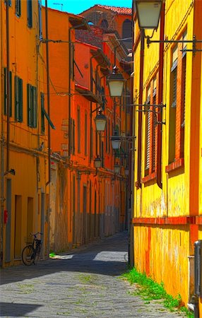 simsearch:400-04990381,k - Narrow Alley With Old Buildings In Italian City of Pisa Stock Photo - Budget Royalty-Free & Subscription, Code: 400-05244862