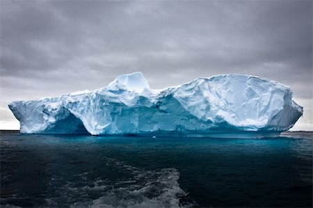 simsearch:400-04264043,k - Antarctic iceberg in the snow Foto de stock - Super Valor sin royalties y Suscripción, Código: 400-05266119