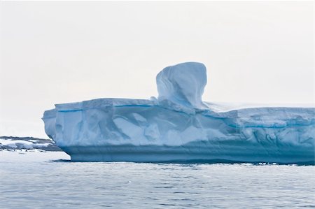 simsearch:400-04264043,k - Antarctic iceberg in the snow Foto de stock - Super Valor sin royalties y Suscripción, Código: 400-05266120