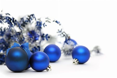 simsearch:400-05693036,k - Blue Christmas balls and tinsel isolated on a white background. Stock Photo - Budget Royalty-Free & Subscription, Code: 400-05268615