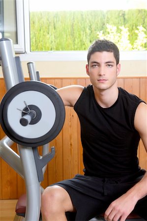 skinny man muscle pose - Gym young man posing body building weights black Foto de stock - Super Valor sin royalties y Suscripción, Código: 400-05268701