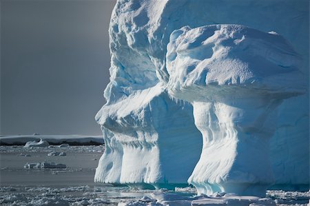 simsearch:400-04264043,k - Antarctic iceberg in the snow Foto de stock - Super Valor sin royalties y Suscripción, Código: 400-05263312
