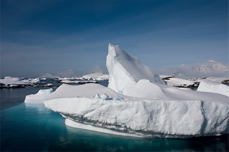 simsearch:400-04264043,k - Antarctic iceberg in the snow Foto de stock - Super Valor sin royalties y Suscripción, Código: 400-05263313