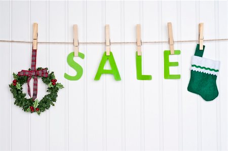 simsearch:400-04263617,k - SALE on a Clothesline with a Wreath and Stocking.  Holiday Concept. Photographie de stock - Aubaine LD & Abonnement, Code: 400-05278868