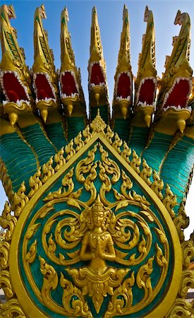 detail of a naga snake guarding the temple entrance Foto de stock - Super Valor sin royalties y Suscripción, Código: 400-05284726