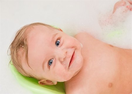 simsearch:400-04071604,k - Beauty happy baby boy having bath with foam Stock Photo - Budget Royalty-Free & Subscription, Code: 400-05287297