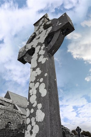 simsearch:400-04032243,k - ancient celtic cross in the graveyard of an old irish church Stock Photo - Budget Royalty-Free & Subscription, Code: 400-05287737