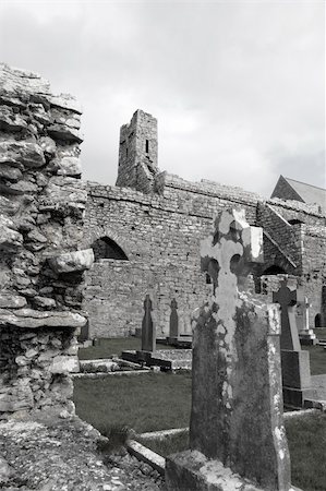 simsearch:400-04032243,k - ancient celtic crosses in the graveyard of an old irish church Stock Photo - Budget Royalty-Free & Subscription, Code: 400-05287742