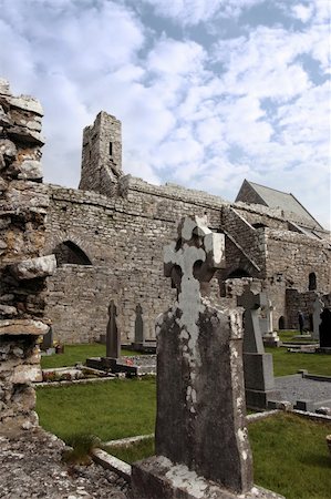 simsearch:400-04032243,k - ancient celtic crosses in the graveyard of an old irish church Stock Photo - Budget Royalty-Free & Subscription, Code: 400-05288237
