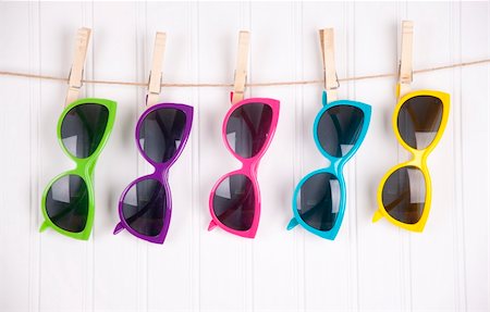 simsearch:400-04263617,k - Hip summer sunglasses hanging on a white clothesline. Photographie de stock - Aubaine LD & Abonnement, Code: 400-05281134
