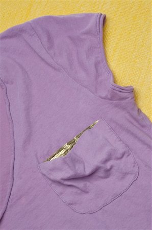 simsearch:400-04263617,k - Tee Shirt Pocket with Gold Interior Clothing Image. Photographie de stock - Aubaine LD & Abonnement, Code: 400-05281549