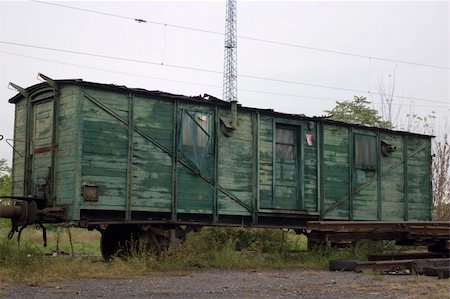 simsearch:400-04992228,k - Abandoned, old train made of green plank Foto de stock - Super Valor sin royalties y Suscripción, Código: 400-05295637