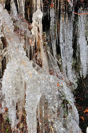 simsearch:6102-06337107,k - Ice fall background from the river,rock and branches Photographie de stock - Aubaine LD & Abonnement, Code: 400-05296732
