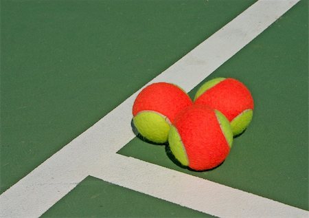 simsearch:400-04833689,k - Yellow-red balls on a green tennis court Stock Photo - Budget Royalty-Free & Subscription, Code: 400-05297268