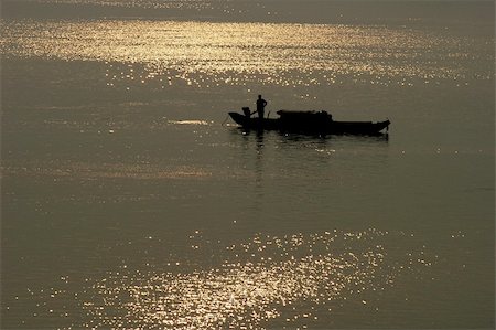 simsearch:400-06408905,k - Silhouette of a filshing boat in lake at sunset Stock Photo - Budget Royalty-Free & Subscription, Code: 400-05297546