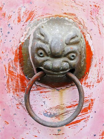 simsearch:400-04990381,k - lionhead knocker on Chinese temple door Stock Photo - Budget Royalty-Free & Subscription, Code: 400-05304345