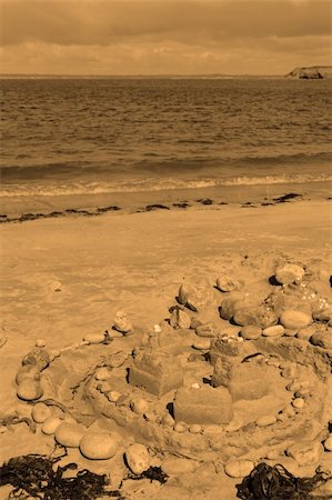 simsearch:400-04423521,k - a sandcastle made with stones and sand on an irish shore with seaweed in sepia Photographie de stock - Aubaine LD & Abonnement, Code: 400-05309092