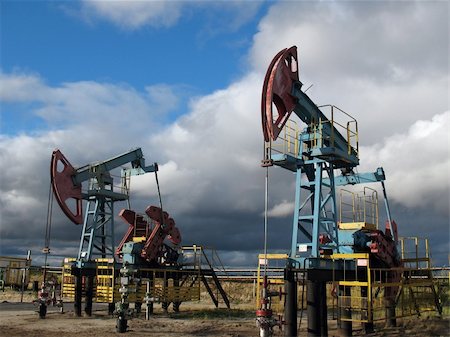 pipework - Clouds and pumps. West Siberia. Stock Photo - Budget Royalty-Free & Subscription, Code: 400-05309378