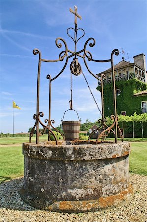 shaft - old well Photographie de stock - Aubaine LD & Abonnement, Code: 400-05301220