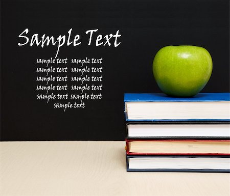 simsearch:400-08315791,k - School books with apple on desk, on black school board background Foto de stock - Super Valor sin royalties y Suscripción, Código: 400-05318413