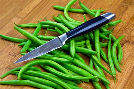 simsearch:400-05744520,k - Garden fresh beans with cutting knife on bamboo counter Stock Photo - Budget Royalty-Free & Subscription, Code: 400-05324739